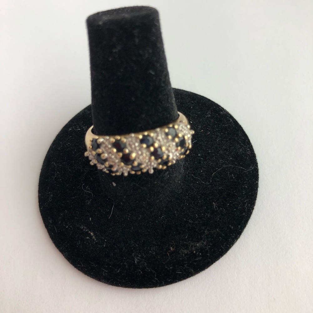 Elegant Silver and Black Women's Ring
